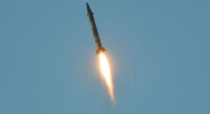 القوة الصاروخية تستهدف مطار جيزان الاقليمي بصاروخ باليستي نوع بدر1