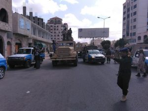 شاهد بالصور.. تفاصيل ما حدث قبل ساعات من الآن وسط العاصمة صنعاء !!