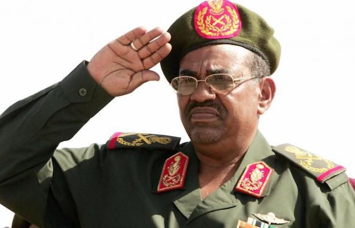 صورة نادرة للرئيس السوداني عمر البشير عريسا مجلة الرجل